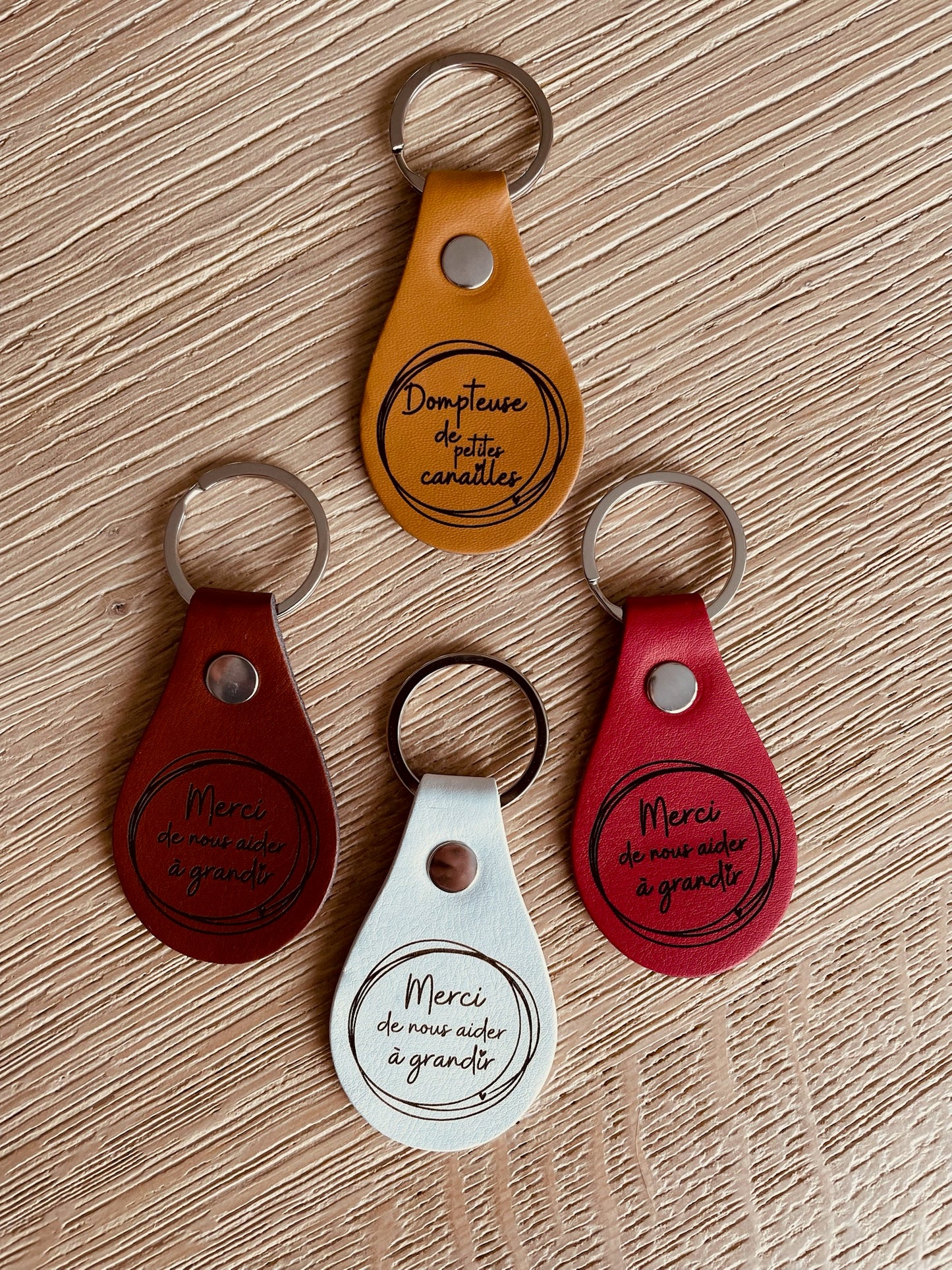 Porte clé cuir coloré