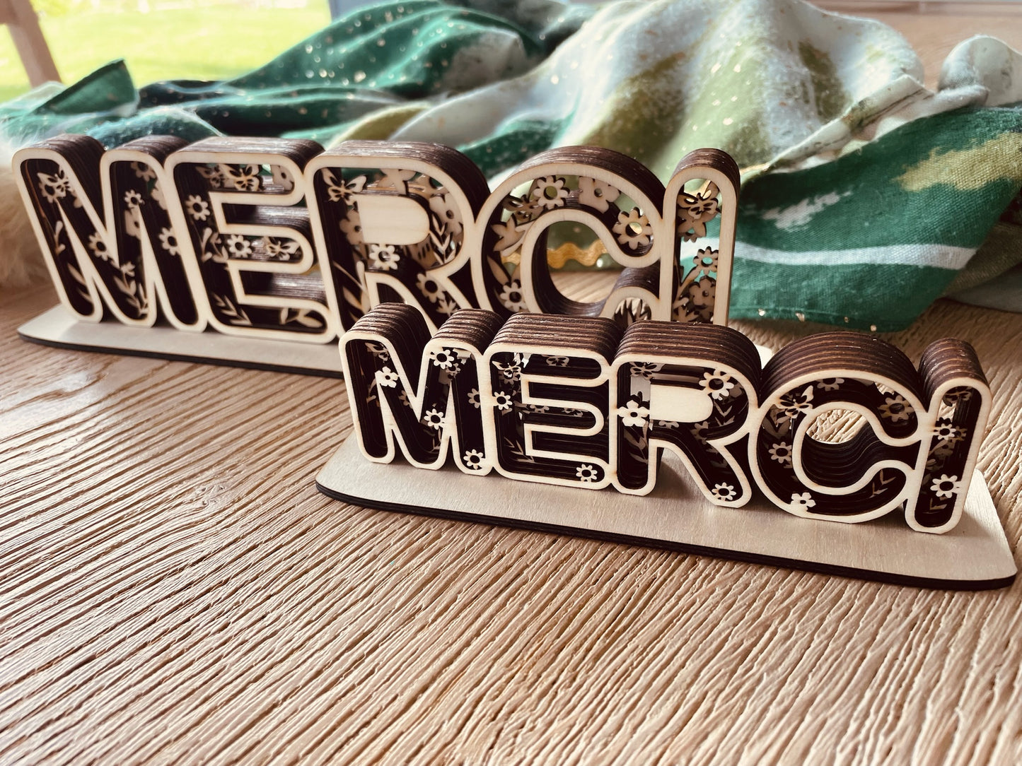 Décoration bois "Merci"